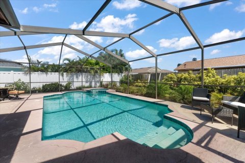 House in Saint Petersburg, Florida 3 bedrooms, 174.01 sq.m. № 1811024 - photo 12