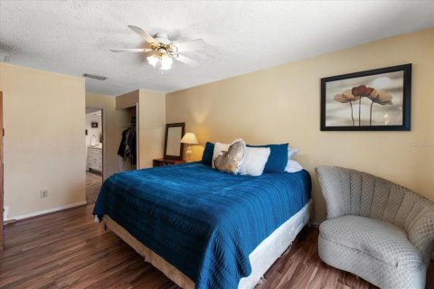 House in Saint Petersburg, Florida 3 bedrooms, 174.01 sq.m. № 1811024 - photo 4