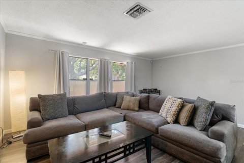 House in Saint Petersburg, Florida 3 bedrooms, 174.01 sq.m. № 1811024 - photo 19