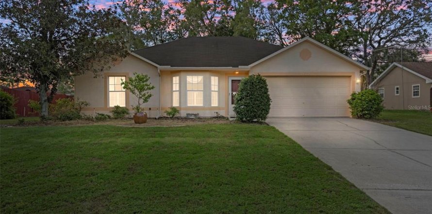 House in Spring Hill, Florida 3 bedrooms, 125.33 sq.m. № 1856693