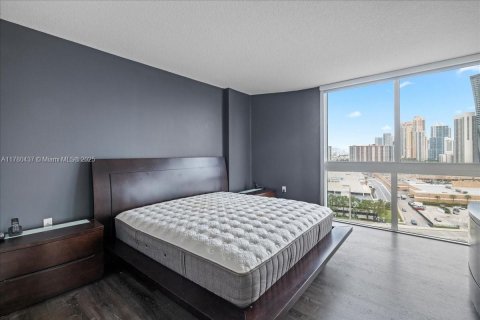 Condo in Sunny Isles Beach, Florida, 3 bedrooms № 2091241 - photo 13