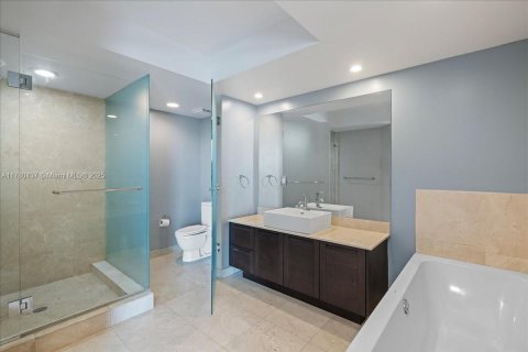 Condo in Sunny Isles Beach, Florida, 3 bedrooms № 2091241 - photo 14