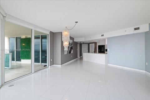 Condo in Sunny Isles Beach, Florida, 3 bedrooms № 2091241 - photo 24