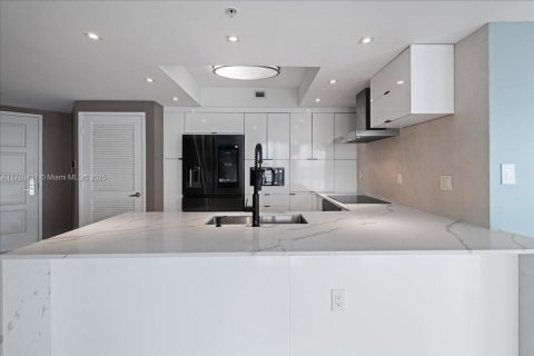 Condo in Sunny Isles Beach, Florida, 3 bedrooms № 2091241 - photo 28