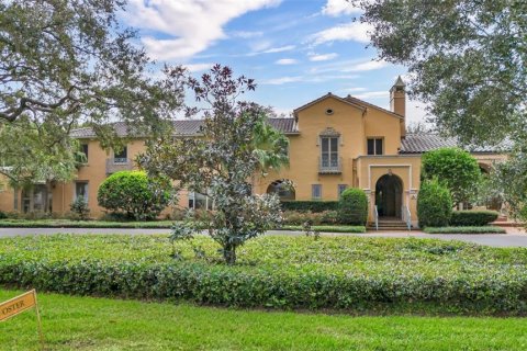 House in Lake Wales, Florida 6 bedrooms, 496.1 sq.m. № 2127731