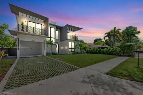 Villa ou maison à vendre à Miami, Floride: 5 chambres, 401.8 m2 № 1777831 - photo 1