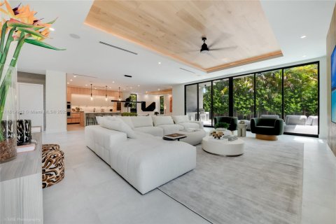 Villa ou maison à vendre à Miami, Floride: 5 chambres, 401.8 m2 № 1777831 - photo 3