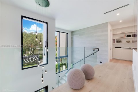 Villa ou maison à vendre à Miami, Floride: 5 chambres, 401.8 m2 № 1777831 - photo 13