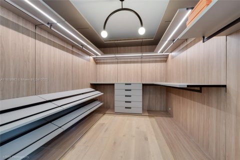 Villa ou maison à vendre à Miami, Floride: 5 chambres, 401.8 m2 № 1777831 - photo 15