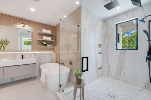 Villa ou maison à vendre à Miami, Floride: 5 chambres, 401.8 m2 № 1777831 - photo 16
