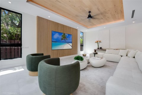 Villa ou maison à vendre à Miami, Floride: 5 chambres, 401.8 m2 № 1777831 - photo 4