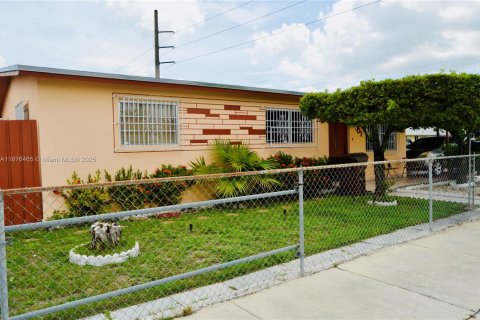 Villa ou maison à vendre à Hialeah, Floride: 3 chambres, 96.62 m2 № 1927200 - photo 1