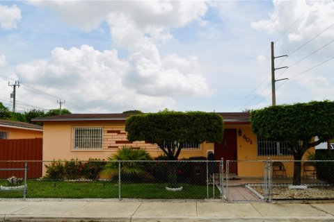 Villa ou maison à vendre à Hialeah, Floride: 3 chambres, 96.62 m2 № 1927200 - photo 3