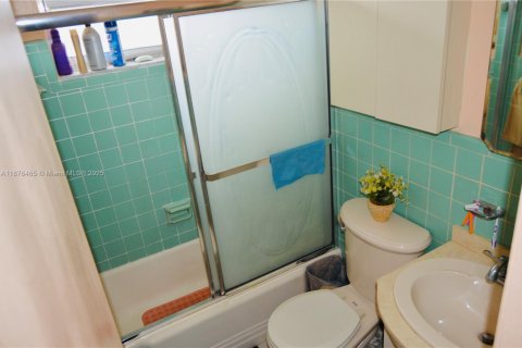 Villa ou maison à vendre à Hialeah, Floride: 3 chambres, 96.62 m2 № 1927200 - photo 15