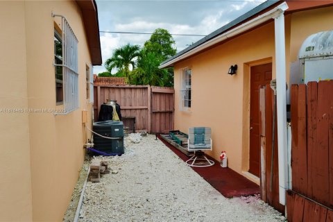 Villa ou maison à vendre à Hialeah, Floride: 3 chambres, 96.62 m2 № 1927200 - photo 10