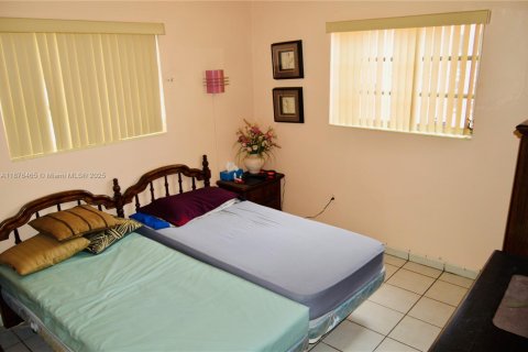 Villa ou maison à vendre à Hialeah, Floride: 3 chambres, 96.62 m2 № 1927200 - photo 17