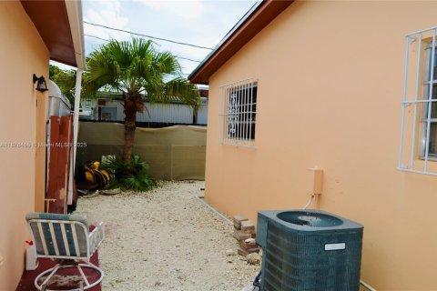 Villa ou maison à vendre à Hialeah, Floride: 3 chambres, 96.62 m2 № 1927200 - photo 9