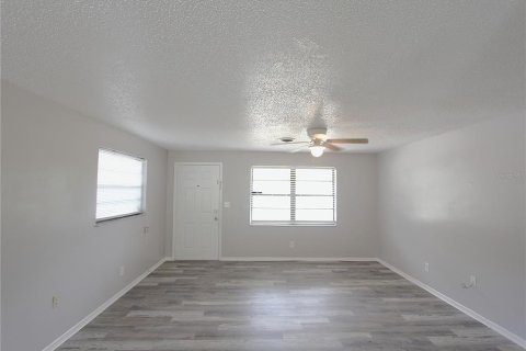 Appartement à louer à Zephyrhills, Floride: 2 chambres, 78.97 m2 № 2103802 - photo 4