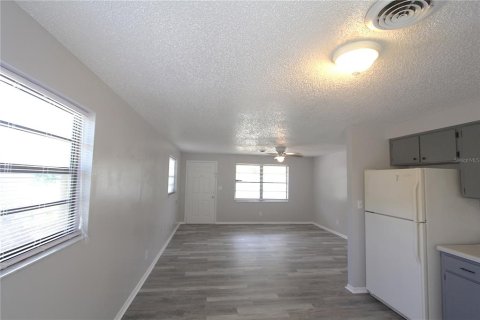 Appartement à louer à Zephyrhills, Floride: 2 chambres, 78.97 m2 № 2103802 - photo 3