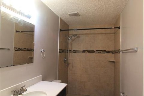 Appartement à louer à Zephyrhills, Floride: 2 chambres, 78.97 m2 № 2103802 - photo 7