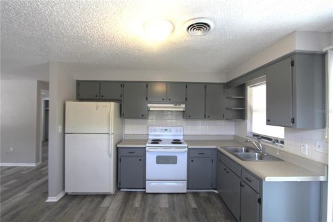 Appartement à louer à Zephyrhills, Floride: 2 chambres, 78.97 m2 № 2103802 - photo 2