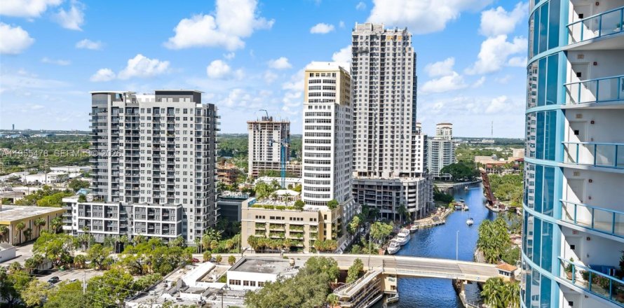 Кондоминиум с 2 спальнями в Форт-Лодердейл, Флорида № 2009617