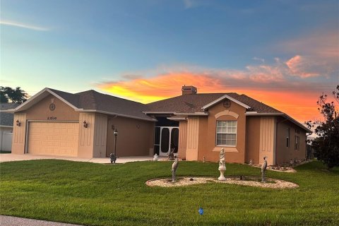 House in Port Charlotte, Florida 3 bedrooms, 213.77 sq.m. № 2352231