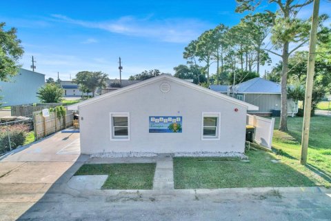 Commercial property in Fort Walton Beach, Florida № 589918 - photo 1