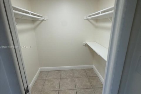 Снять в аренду кондоминиум в Майами, Флорида 2 спальни, 89.65м2, № 1953347 - фото 24