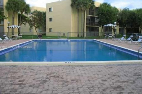 Снять в аренду кондоминиум в Майами, Флорида 2 спальни, 89.65м2, № 1953347 - фото 16