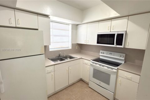 Купить кондоминиум в Майами, Флорида 1 спальня, 75.53м2, № 2167987 - фото 6