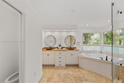 House in Wilton Manors, Florida 7 bedrooms, 340.86 sq.m. № 1954026 - photo 22