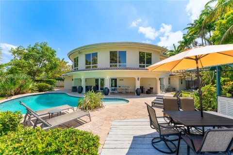 House in Wilton Manors, Florida 7 bedrooms, 340.86 sq.m. № 1954026 - photo 2