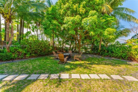 House in Wilton Manors, Florida 7 bedrooms, 340.86 sq.m. № 1954026 - photo 4