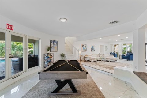 House in Wilton Manors, Florida 7 bedrooms, 340.86 sq.m. № 1954026 - photo 12