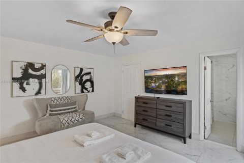 House in Wilton Manors, Florida 7 bedrooms, 340.86 sq.m. № 1954026 - photo 25