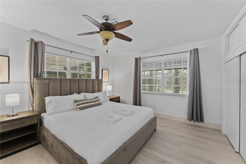 House in Wilton Manors, Florida 7 bedrooms, 340.86 sq.m. № 1954026 - photo 29