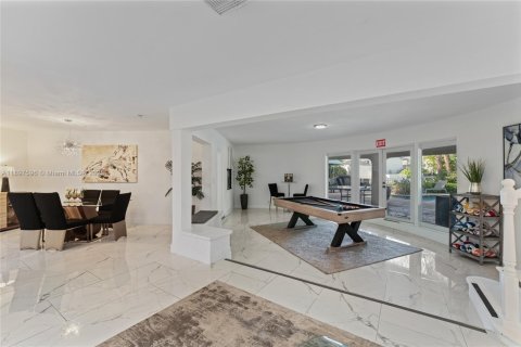 House in Wilton Manors, Florida 7 bedrooms, 340.86 sq.m. № 1954026 - photo 9