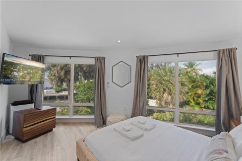 House in Wilton Manors, Florida 7 bedrooms, 340.86 sq.m. № 1954026 - photo 21