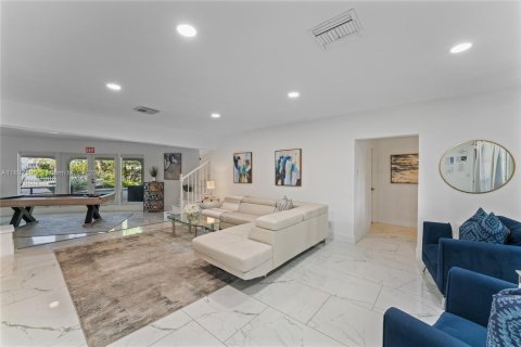 House in Wilton Manors, Florida 7 bedrooms, 340.86 sq.m. № 1954026 - photo 10