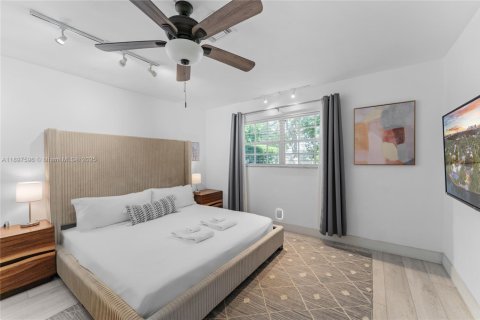 House in Wilton Manors, Florida 7 bedrooms, 340.86 sq.m. № 1954026 - photo 27