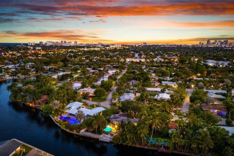 House in Wilton Manors, Florida 7 bedrooms, 340.86 sq.m. № 1954026 - photo 8