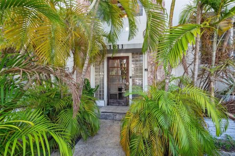 Condo in Miami Beach, Florida  № 2039149 - photo 14