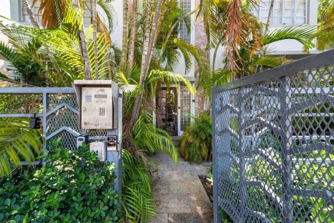 Condo in Miami Beach, Florida  № 2039149 - photo 15