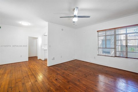 Condo in Miami Beach, Florida  № 2039149 - photo 10