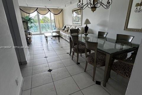 Copropriété à louer à Sunny Isles Beach, Floride: 2 chambres, 126.07 m2 № 2080763 - photo 1