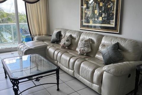 Copropriété à louer à Sunny Isles Beach, Floride: 2 chambres, 126.07 m2 № 2080763 - photo 3