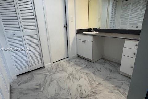 Copropriété à louer à Sunny Isles Beach, Floride: 2 chambres, 126.07 m2 № 2080763 - photo 10