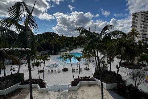 Condominio en alquiler en Sunny Isles Beach, Florida, 2 dormitorios, 126.07 m2 № 2080763 - foto 1