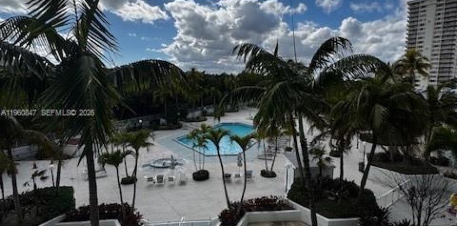 Condominio en Sunny Isles Beach, Florida, 2 dormitorios  № 2080763